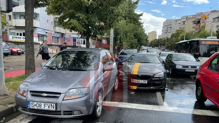 Accident rutier în Nicolina. Un BMW seria 6 a intrat în coliziune cu alte două autoturisme - EXCLUSIV, FOTO, VIDEO