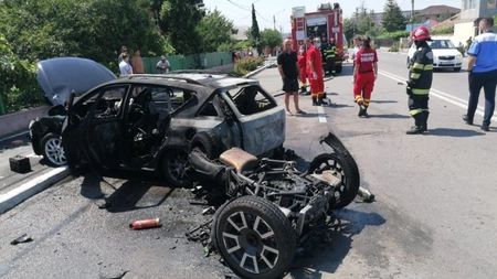 Un bărbat a murit pe loc într-un accident urmat de incendiu în Valu lui Traian, Constanţa