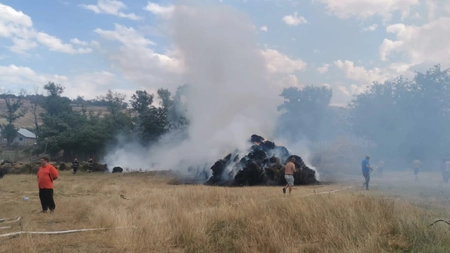 Incendiu de vegetație în comuna Popricani. Intervin mai multe autospeciale - EXCLUSIV, GALERIE FOTO, UPDATE