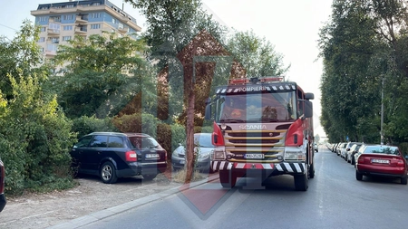 Incendiu de vegetație uscată în municipiul Iași. Flăcările s-au propagat la 5 autoturisme - EXCLUSIV, FOTO, UPDATE