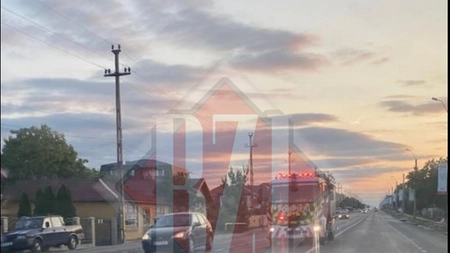 Un autoturism a fost cuprins de flăcări în zona Podu Iloaiei, județul Iași - EXCLUSIV