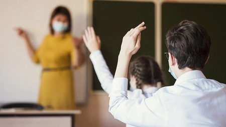 O nouă schimbare în învăţământul românesc: Din toamnă, profesorii vor încheia o singură medie anuală