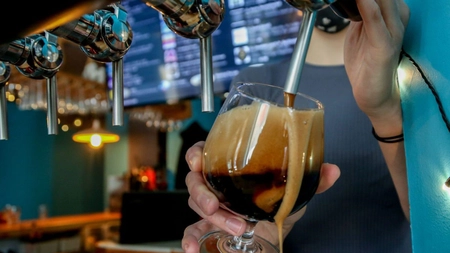 Guvernul va scumpi sucurile cu zahăr și acciza pentru tutun și alcool - SURSE