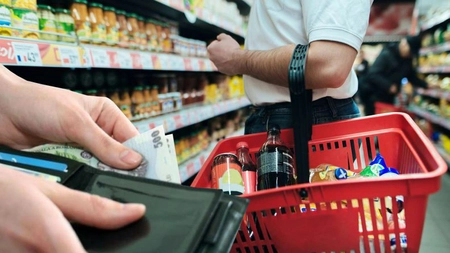 Val de scumpiri din toamnă! Lista produselor pentru care românii vor scoate mai mulți bani din buzunar