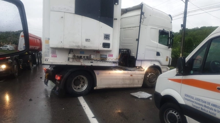 Tragedie în Iași unde un copil a murit după ce un TIR a intrat într-un autoturism - EXCLUSIV/FOTO