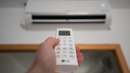 Măsuri de economisire a energiei în Spania. Amenzi pentru folosirea aerului condiţionat la temperaturi sub 27 de grade