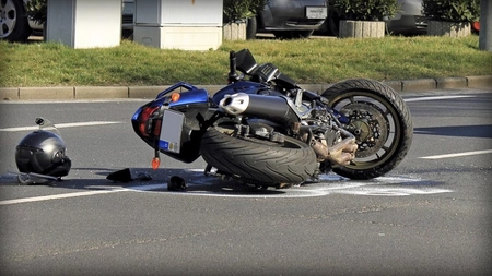 Accident rutier grav în comuna Balş. Doi tineri aflaţi pe o motocicletă au fost la un pas de moarte