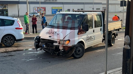 Incă un accident rutier în Iași. Două autoturisme au fost implicate EXCLUSIV/FOTO