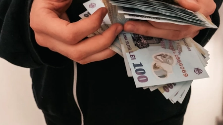 Încă o lovitură de la Guvern. Banii care se duc spre Pilonul II de pensii vor fi taxați din 2023