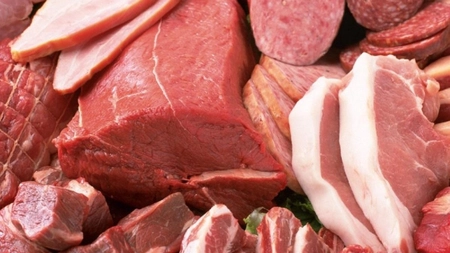 Carne expirată de 3 ani, care urma să fie servită turiștilor, descoperită pe litoral
