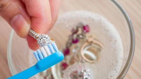 Cum să prepari acasă o soluție pentru curățat argintul? Ingrediente de care ai nevoie