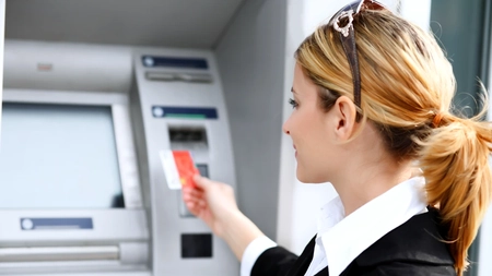 O femeie din Australia a primit din greșeală de la o firmă de criptomonede 10,5 milioane de dolari. După cât timp a fost descoperită tranzacția