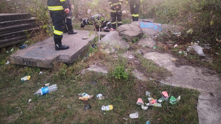 Pompierii ISU Iași intervin pentru a salva un cățel - EXCLUSIV, FOTO