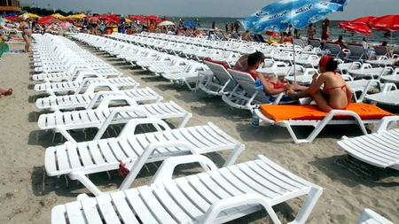 Câți lei a ajuns să coste un șezlong în Mamaia acum, la final de august 2022 