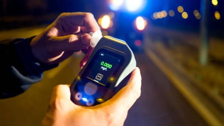 O altă nesimțire din partea guvernanților legată de noua legislație rutieră! Dacă ceri retestare alcooltest nu mai ai dreptul la analize de sânge - VIDEO