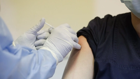 Moderna anunță un vaccin care nimicește și COVID-ul clasic și Omicron