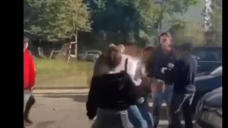 Reacția ISJ Iași, după bătaia din curtea unei școli. Mai mulți elevi și-au împărțit pumni - VIDEO