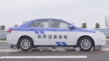 China a testat cu succes o maşină cu levitaţie magnetică. „Zboară