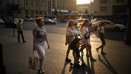 Economiștii occidentali s-au înşelat, iar economia Rusiei nu este atât de devastată precum se credea