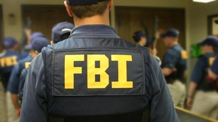Breșă de securitate la FBI. Oficiali de rang înalt au adus smartphone-uri neautorizate în facilități ultrasecrete
