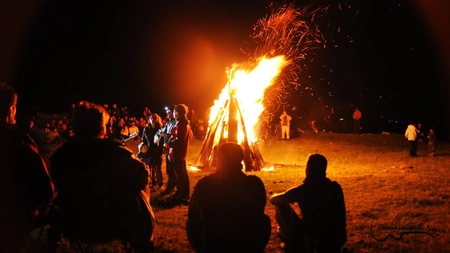 Povești întunecate de citit la un foc de tabără. Patru istorisiri scurte, care te vor speria garantat