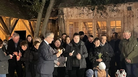 Moment emoționant de reculegere în memoria reginei, la Viscri, în ,,Casa Albastră” a regelui Charles al III-lea