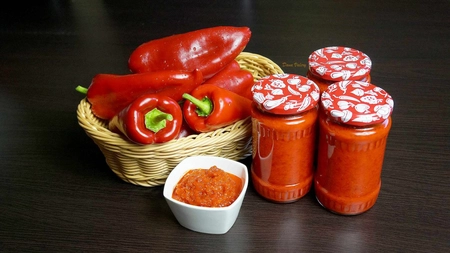 Pasta de ardei capia. O gustare parfumată pentru iarnă