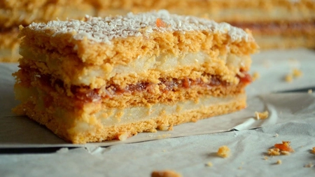 Prăjitură cu dulceață de gutui. Rețeta cu care vei pregăti un desert irezistibil