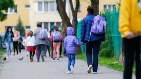 Sorin Cîmpeanu, mesaj ferm la începerea şcolilor: ,,Directorii care nu primesc bunicii şi părinţii alături de elevi vor fi cercetaţi disciplinar