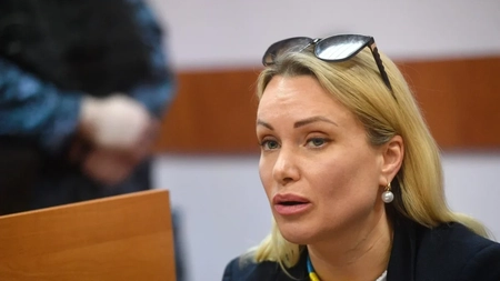 Rusoaica Marina Ovsiannikova poate fi arestată. Jurnalista riscă până la 10 ani de închisoare