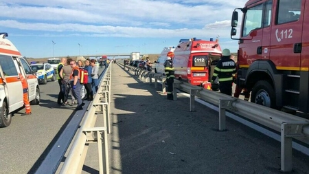 Accident rutier pe autostrada A3. Se intervine cu elicopterul SMURD, două persoane sunt inconștiente