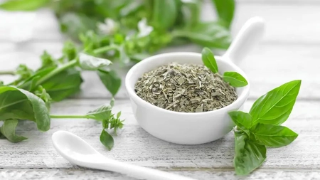 Busuioc uscat. Pentru ce este utilizat condimentul aromatic?