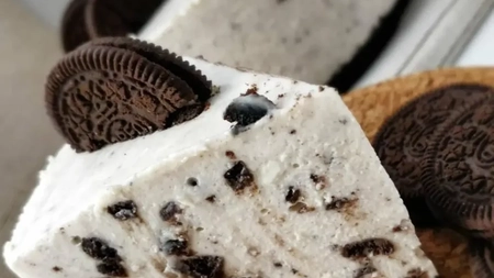 Cheesecake cu oreo. Un desert aerisit și fraged pentru o masă festivă de neuitat