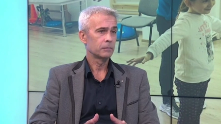 Kinetoterapeutul Constantin Moșuleț, despre cum este afectată coloana copiilor din cauza ghiozdanelor: „Dacă o bretea este mai lungă decât cealaltă, se schimbă coloana și apar scoliozele” - VIDEO