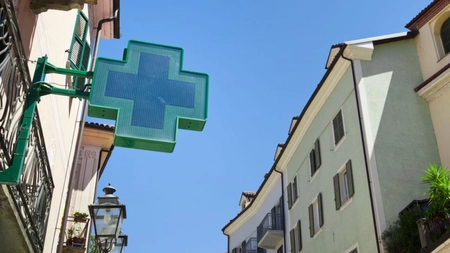 Vaccinarea antigripală s-ar putea face și în farmacii. Ce presupune proiectul pilot
