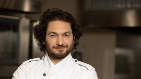 Florin Dumitrescu a ajuns la vârsta marilor împliniri. Cum a cucerit-o celebrul bucătar pe frumoasa lui soție