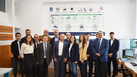 Un laborator al Facultății de Automatică și Calculatoare a fost dotat cu aparatură de ultimă generație, în urma unui parteneriat cu o companie privată