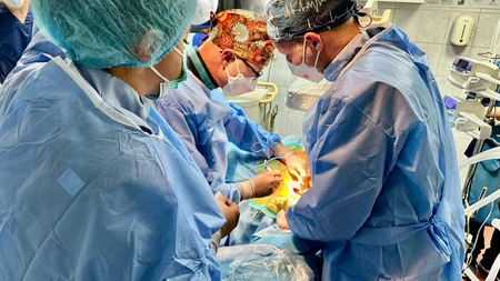 Premieră în Moldova. Un pacient a primit o nouă șansă la viață cu ajutorul operației de implantare a unui Defibrilator Cardiac Subcutanat, la Institutul de Boli Cardiovasculare din Iași