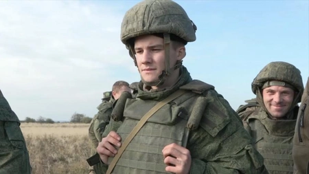 Totul e doar propagandă? Noii recruţi ai lui Putin se plâng ca nu au antrenamente adevărate şi că sunt învăţaţi să-şi panseze rănile cu tampoane