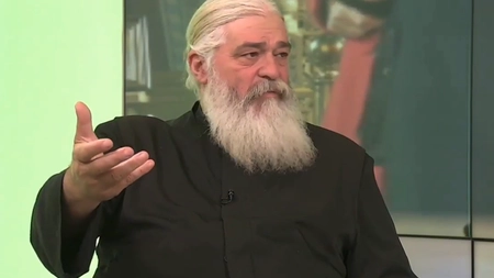 Părintele Calistrat Chifan, despre blestemul Sfintei Cuvioase Parascheva: „Nimeni nu are voie să umble la aceste moaște sau să ia din ele” - VIDEO