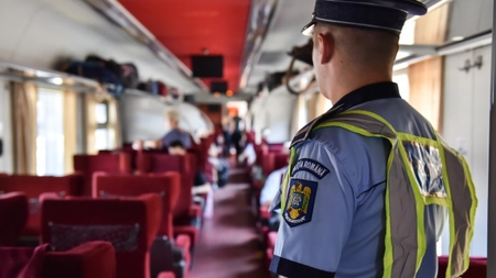 Cruzime fără margini din partea unui polițist: și-ar fi bătut cei doi copii vitregi, i-ar fi legat de un copac sau i-ar fi înfometat