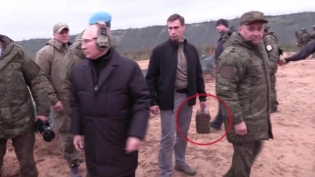 Cum a apărut Putin la antrenamentele militarilor ruși. „Servieta nucleară” este detaliul ce a atras atenția