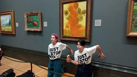 Tablou de Van Gogh, împroşcat cu supă de roşii de două activiste de mediu - VIDEO
