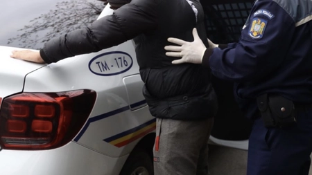 Exhibiţionism la un hotel din Craiova. Turist reținut după ce s-a dezbrăcat în fata recepţionerei