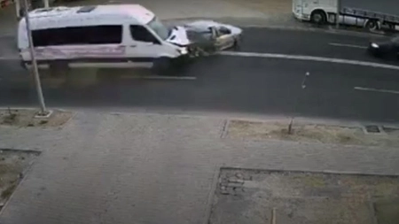 Accident rutier cu 4 victime în municipiul Făgăraş. Camerele de supraveghere au surprins momentul coliziunii - VIDEO