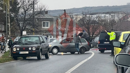 Accident rutier în comuna Ciurea. Un autoturism a intrat în şanţ, după ce șoferul a pierdut controlul volanului - EXCLUSIV, FOTO, VIDEO