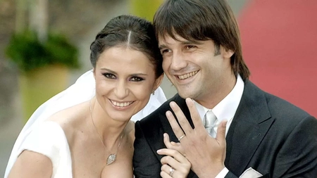 Cum arată acum Adelina, soția lui Cristi Chivu, la mai bine de 10 ani de când s-a retras din televiziune. Nici pe fete nu le mai recunoști