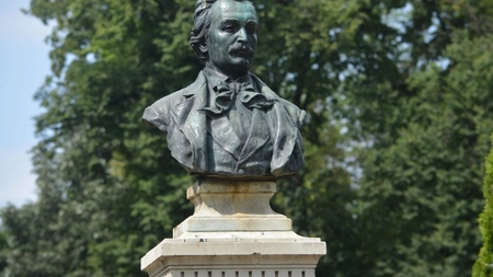 Primarul din Sfântu Gheorghe este acuzat că ar pune condiții pentru amplasarea bustului lui Mihai Eminescu