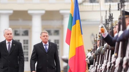 Klaus Iohannis, vizită în Lituania. Preşedintele României participă la un summit dedicat întăririi Flancului Estic al NATO