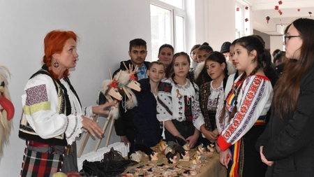 Marea Unirea de la 1918, vis împlinit pentru posteritate. Activități cu și pentru tineri la Colegiul Tehnic CF “Unirea” din Pașcani - FOTO